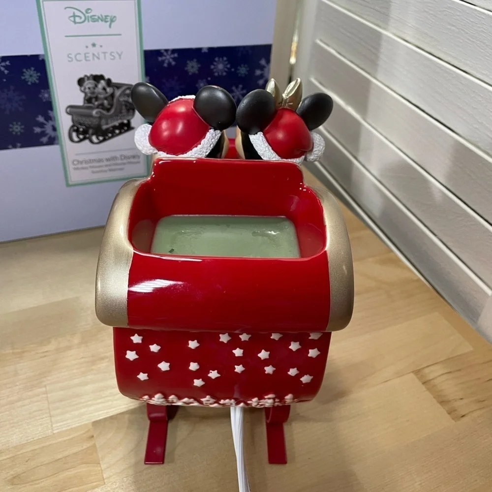 Scentsy Disney Holiday Mickey & Minnie Sleigh Warmer